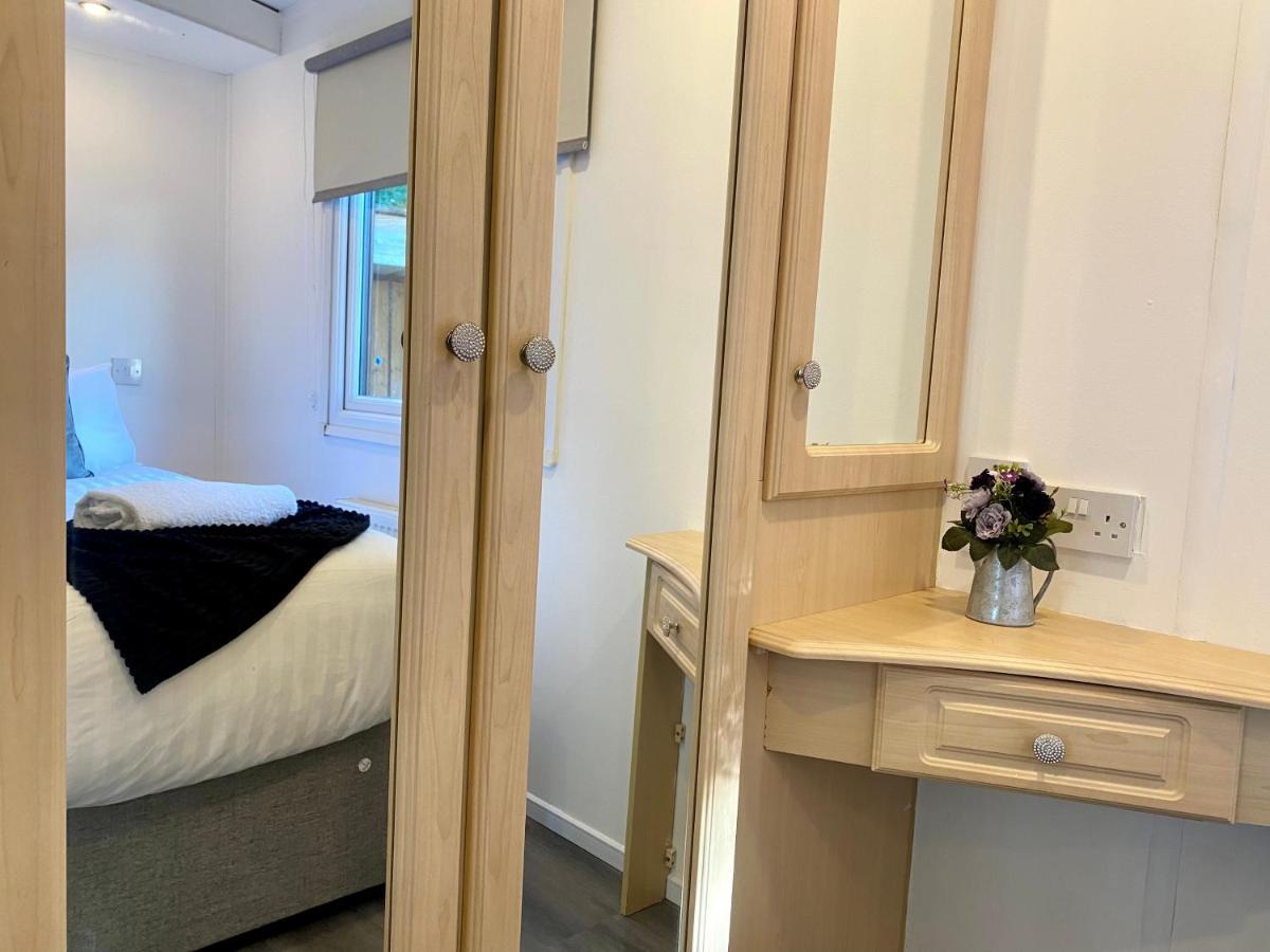 Elletson Park Wood Fired Hot Tubs, Caravans & Pods Pilling Exterior foto